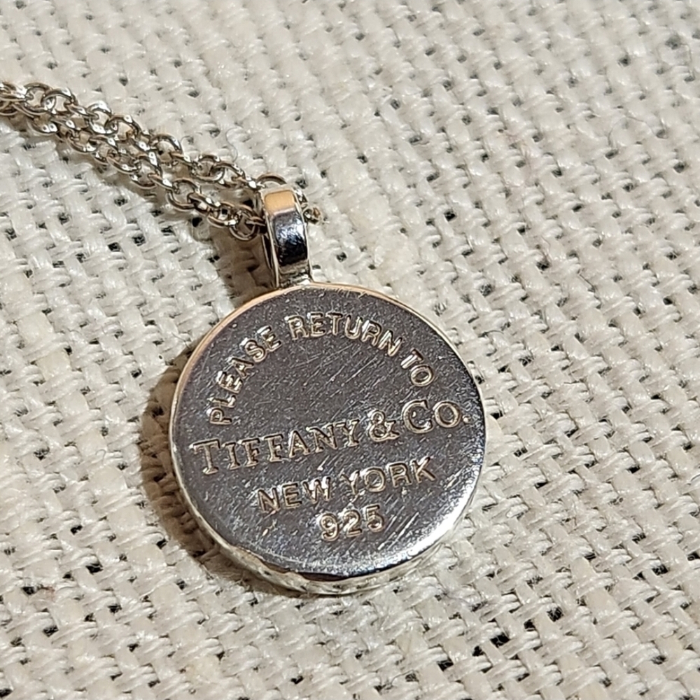 Tiffany & Co. Return to Tiffany Round Tag Pendant Necklace in Silver